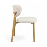 Chaise DALA en tissu écru au design scandinave, idéale pour une salle à manger élégante et lumineuse.